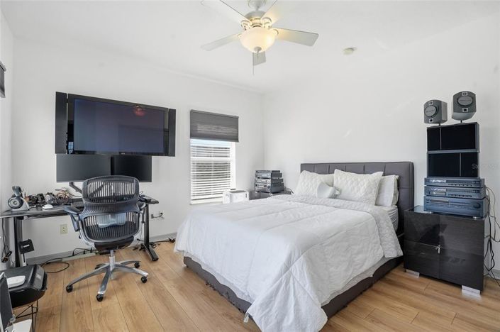 Image No.23-4 Bed Townhouse for sale