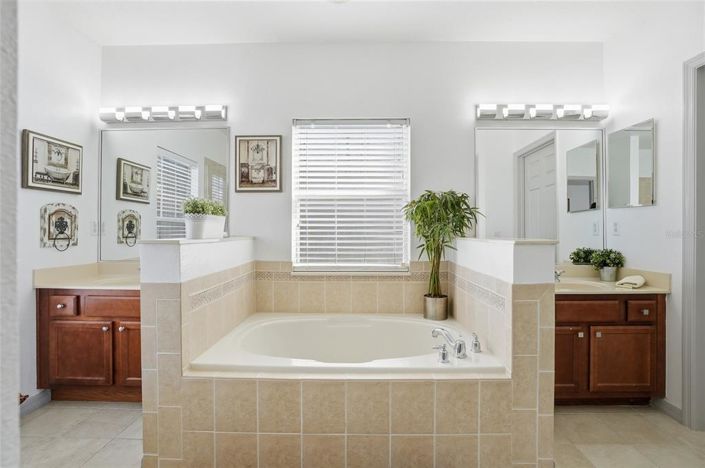 Image No.33-4 Bed Townhouse for sale