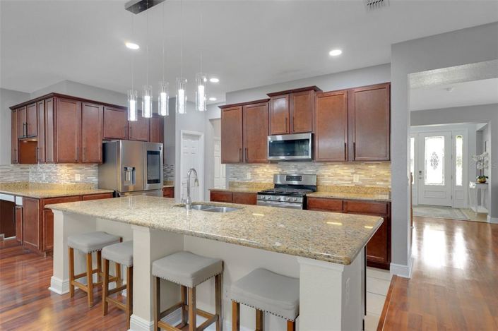 Image No.18-6 Bed House for sale