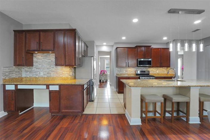 Image No.20-6 Bed House for sale