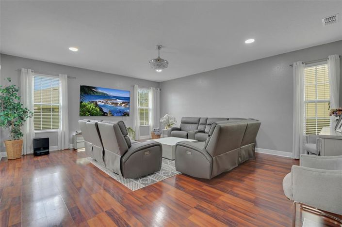 Image No.27-6 Bed House for sale