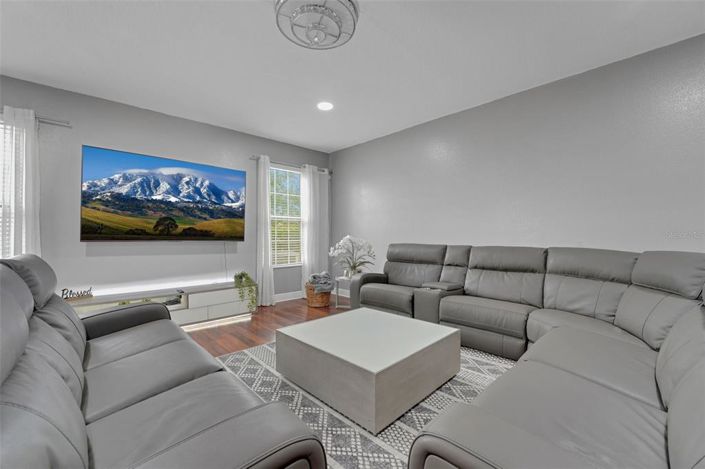 Image No.28-6 Bed House for sale