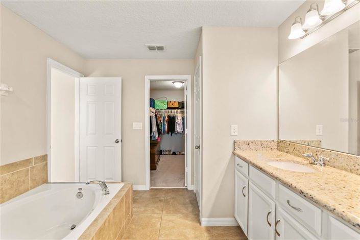 Image No.41-3 Bed Townhouse for sale