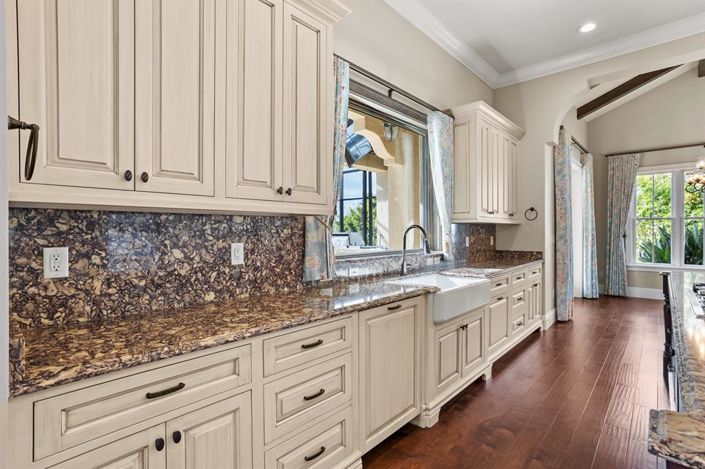 Image No.18-5 Bed House for sale