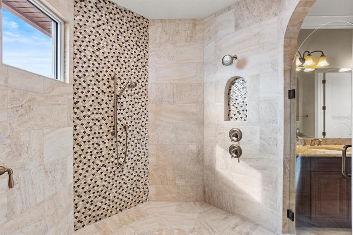 Image No.36-5 Bed House for sale