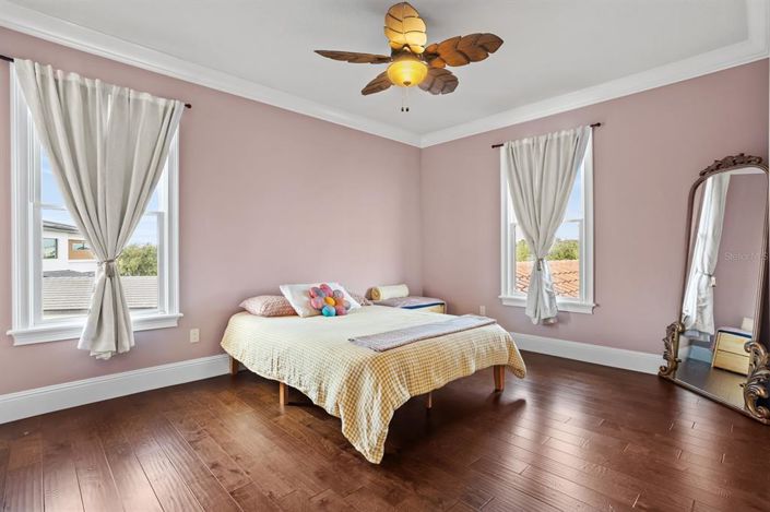 Image No.42-5 Bed House for sale