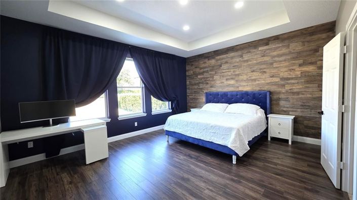 Image No.17-4 Bed House for sale