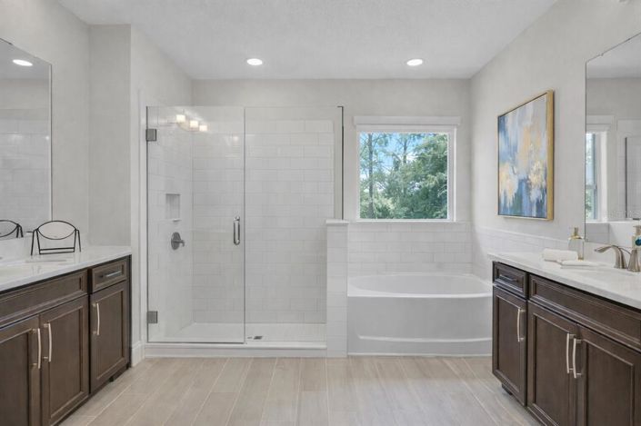 Image No.18-5 Bed House for sale