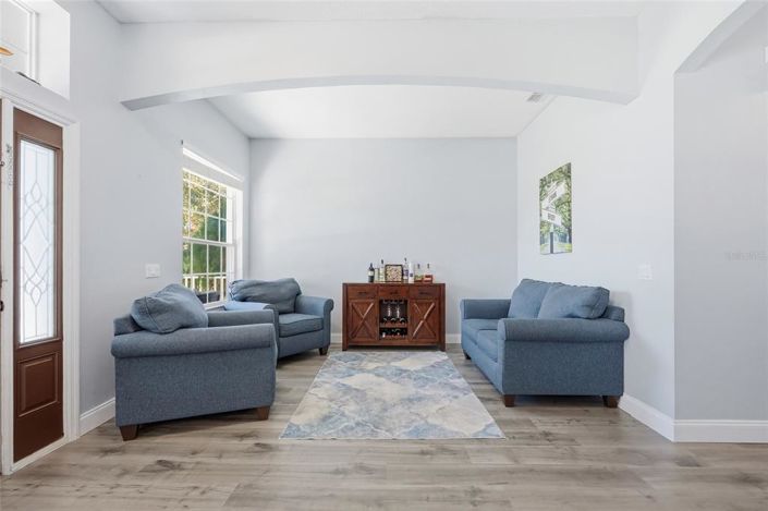 Image No.10-4 Bed House for sale