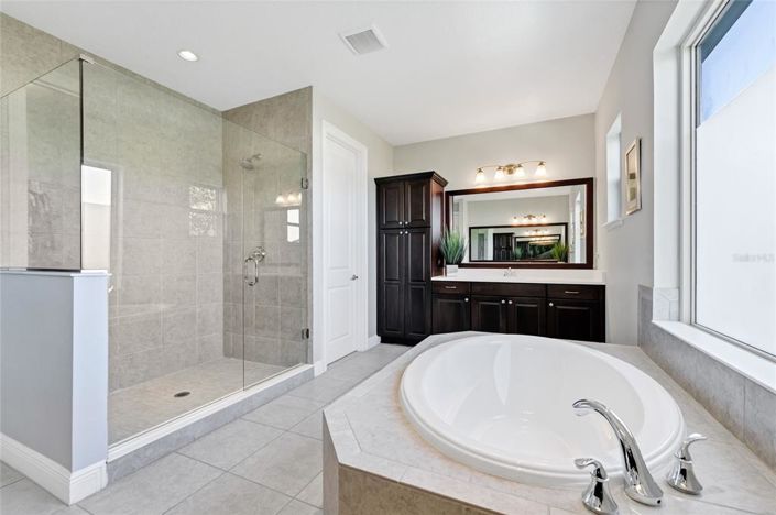 Image No.36-5 Bed House for sale