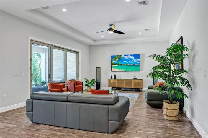 Image No.4-5 Bed House for sale