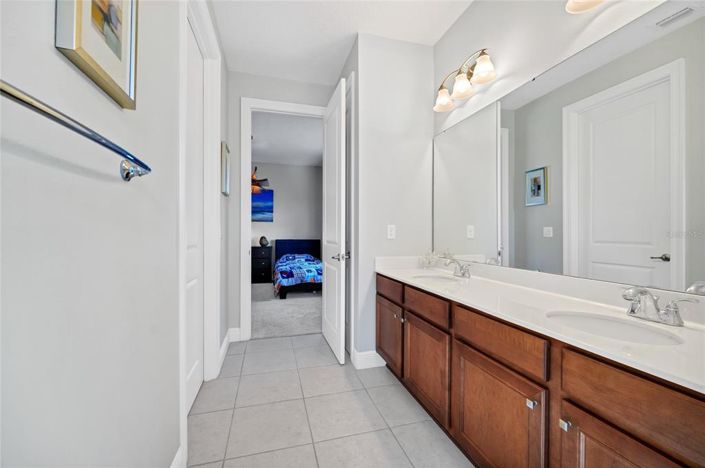 Image No.42-5 Bed House for sale