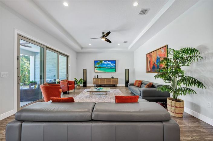 Image No.5-5 Bed House for sale