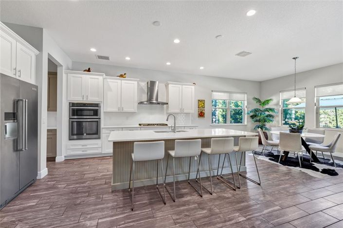 Image No.8-5 Bed House for sale