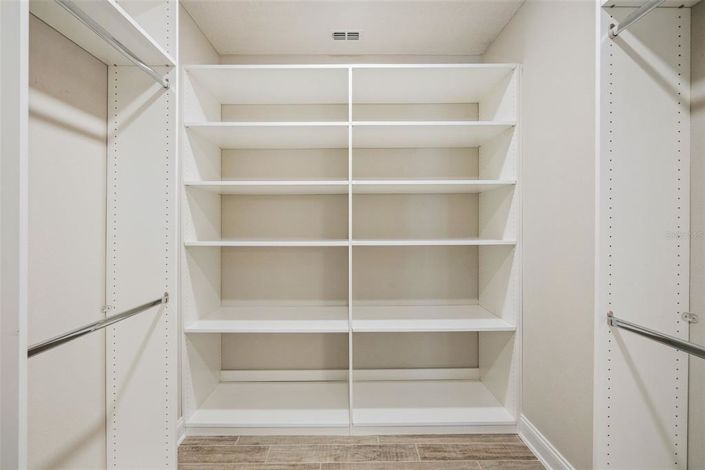 Image No.18-4 Bed House for sale