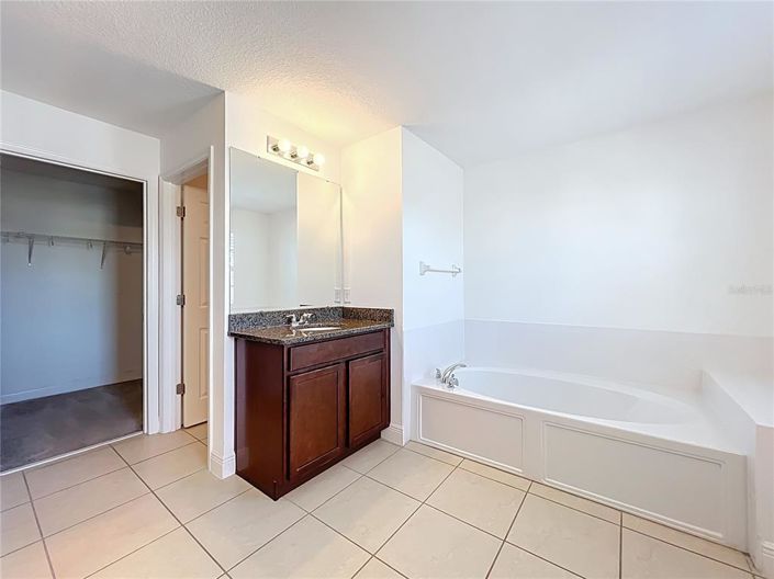 Image No.33-5 Bed House for sale