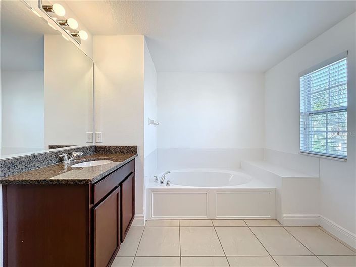 Image No.34-5 Bed House for sale