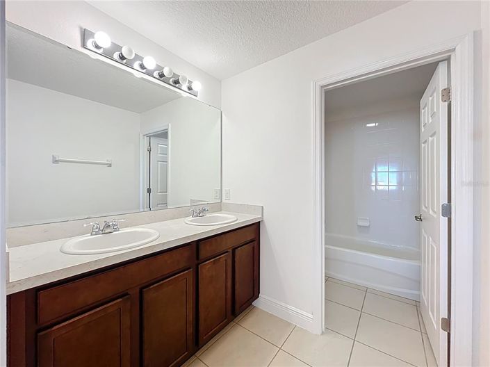 Image No.42-5 Bed House for sale