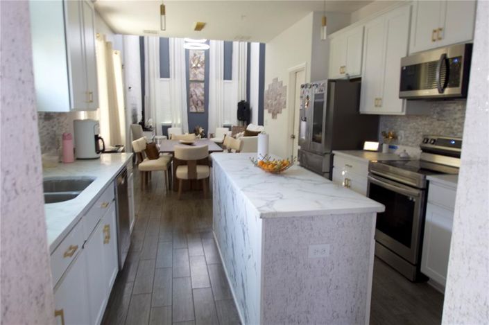 Image No.2-4 Bed Townhouse for sale