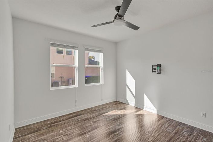 Image No.28-5 Bed House for sale