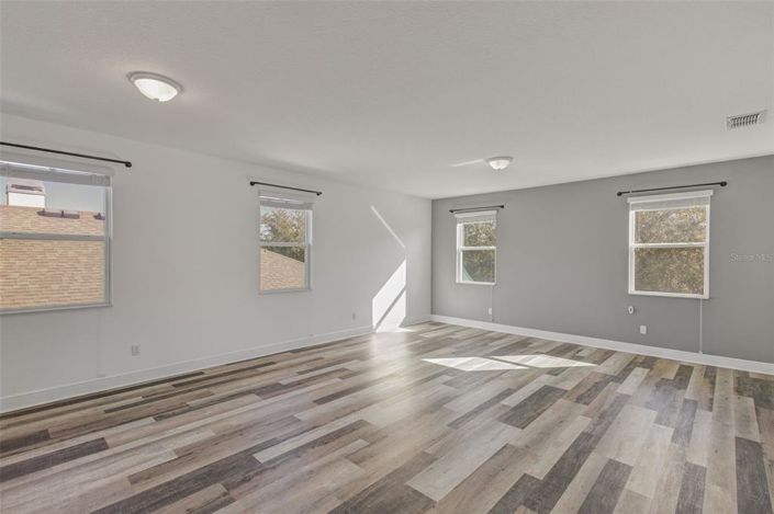 Image No.33-5 Bed House for sale