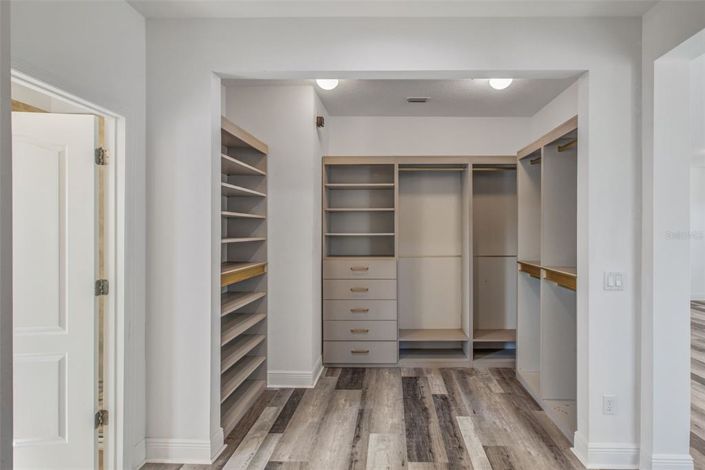 Image No.36-5 Bed House for sale