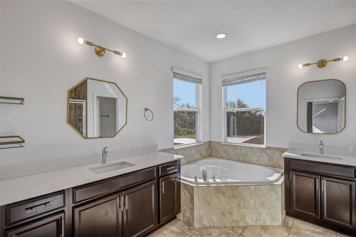 Image No.38-5 Bed House for sale