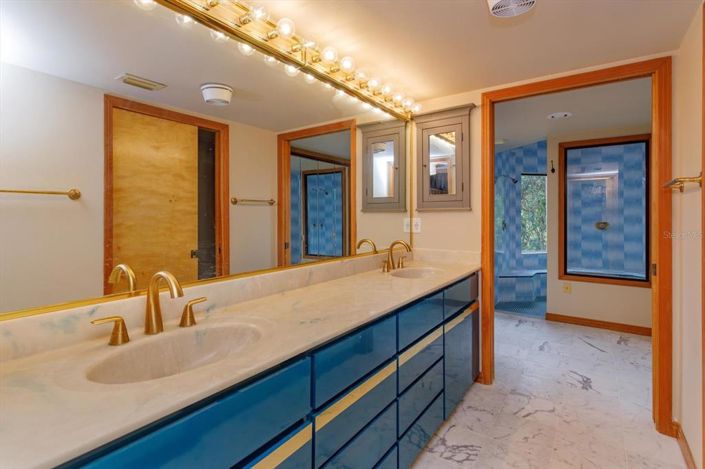 Image No.16-4 Bed House for sale