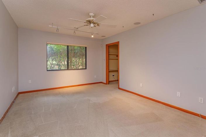 Image No.18-4 Bed House for sale