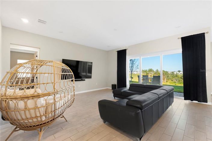 Image No.12-5 Bed House for sale