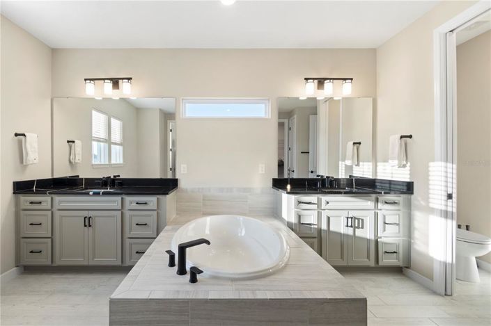 Image No.26-5 Bed House for sale