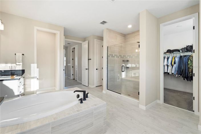 Image No.28-5 Bed House for sale