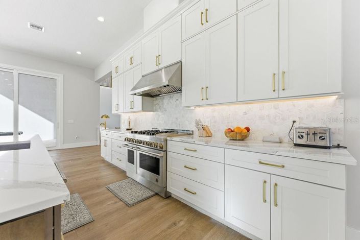 Image No.18-5 Bed House for sale