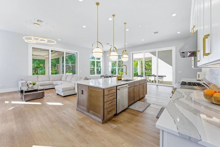 Image No.20-5 Bed House for sale