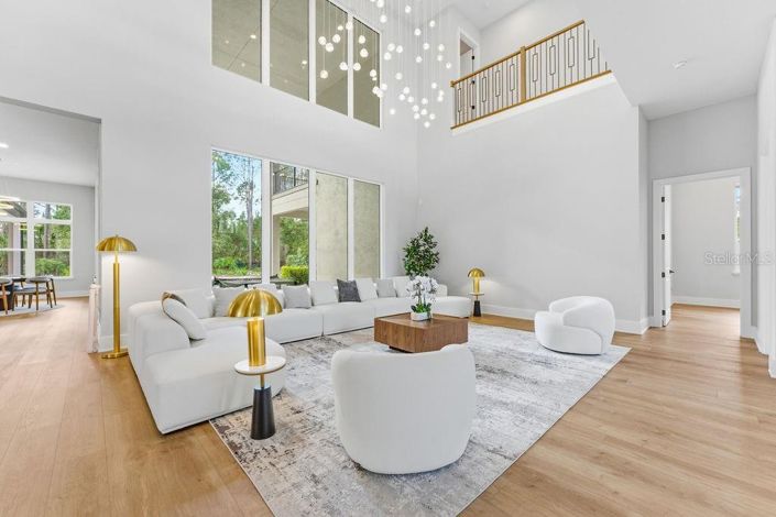 Image No.8-5 Bed House for sale