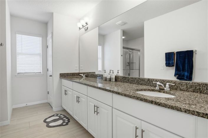 Image No.21-4 Bed House for sale