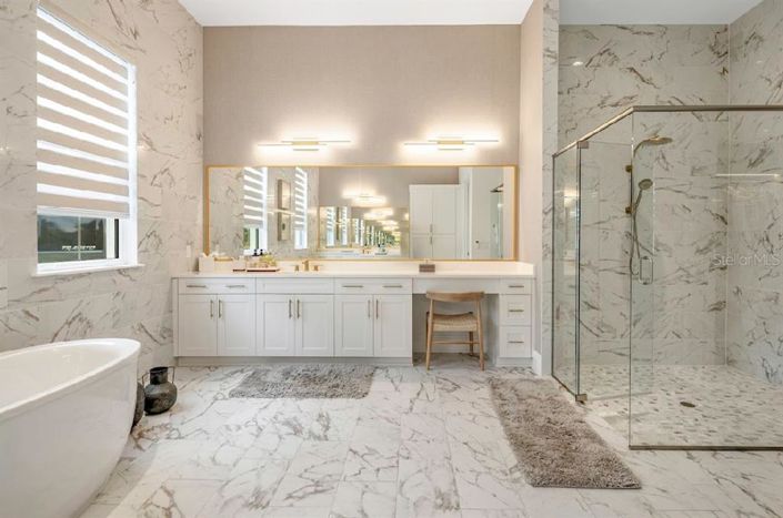 Image No.30-6 Bed House for sale