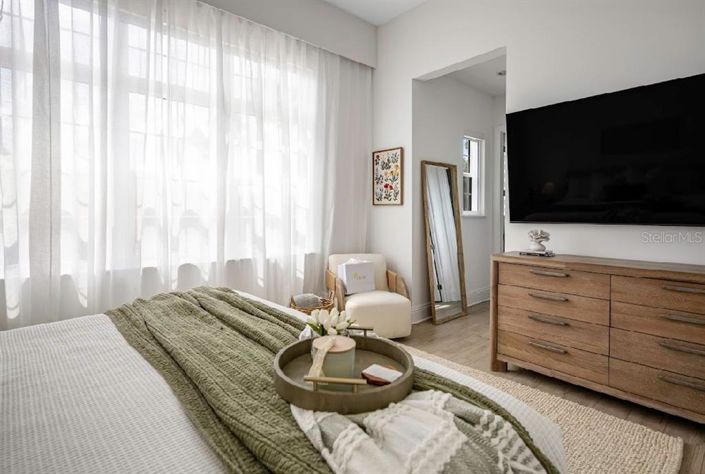 Image No.5-6 Bed House for sale