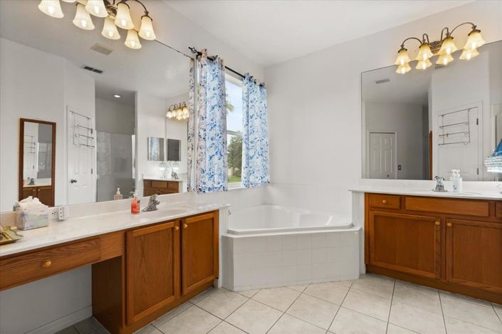 Image No.12-5 Bed House for sale