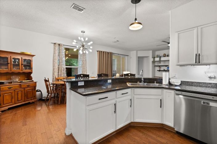 Image No.7-5 Bed House for sale