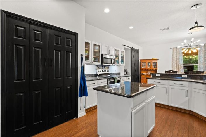 Image No.8-5 Bed House for sale