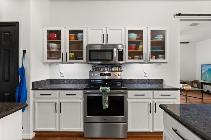 Image No.9-5 Bed House for sale