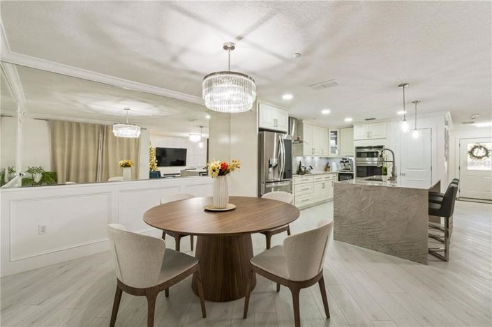 Image No.11-4 Bed Townhouse for sale