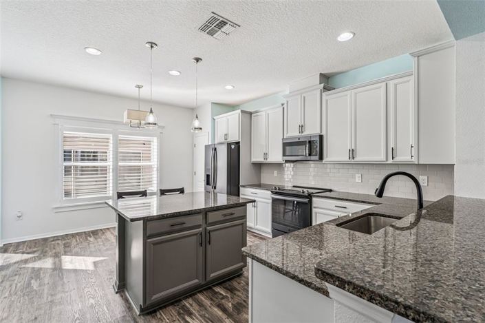 Image No.17-3 Bed Townhouse for sale