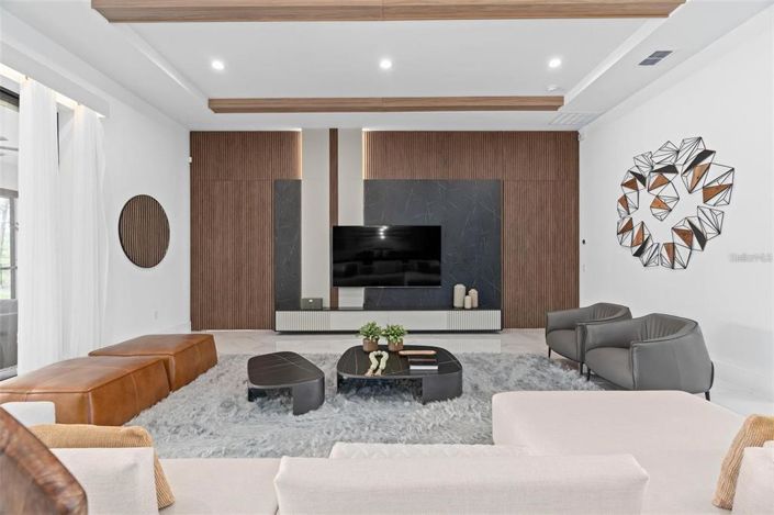 Image No.10-6 Bed House for sale