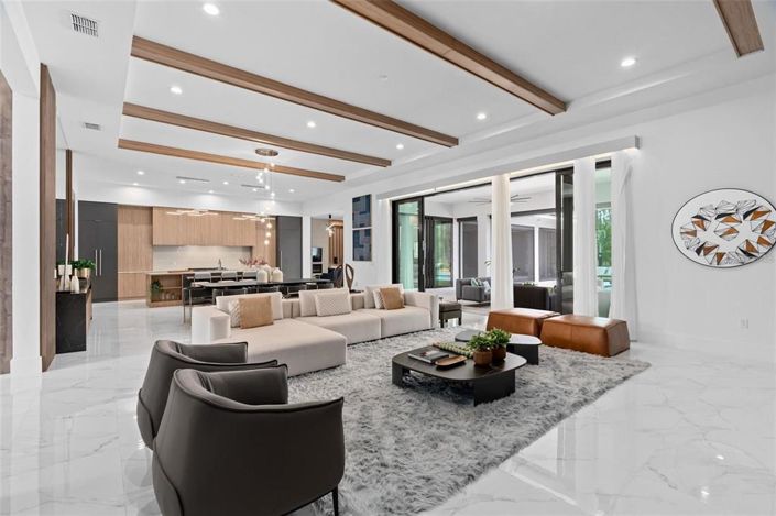 Image No.11-6 Bed House for sale