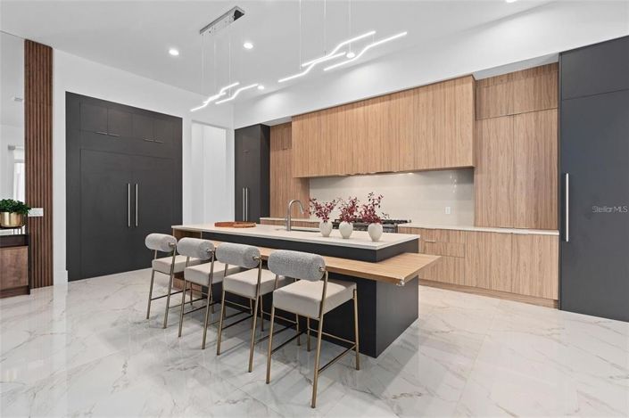 Image No.13-6 Bed House for sale