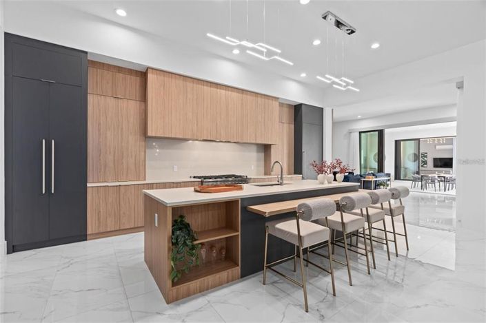 Image No.15-6 Bed House for sale