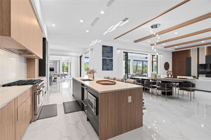 Image No.17-6 Bed House for sale