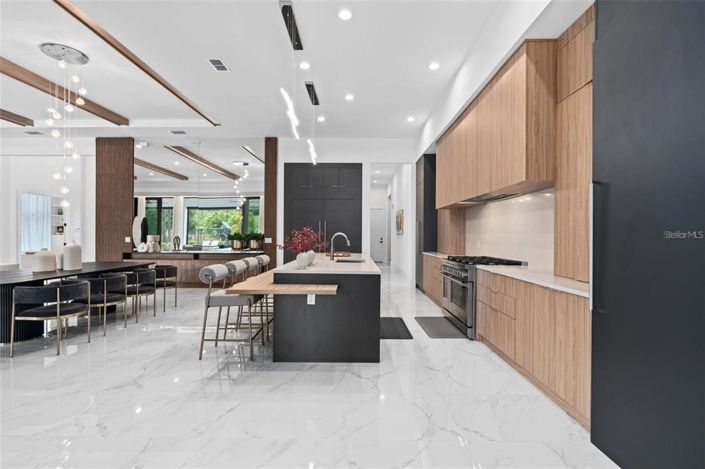 Image No.19-6 Bed House for sale